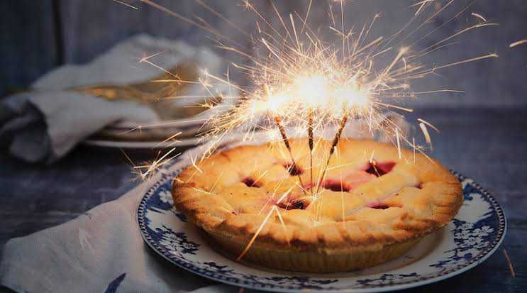 Bisa Bikin Sendiri di Rumah! 9 Makanan Pengganti Kue Ulang Tahun