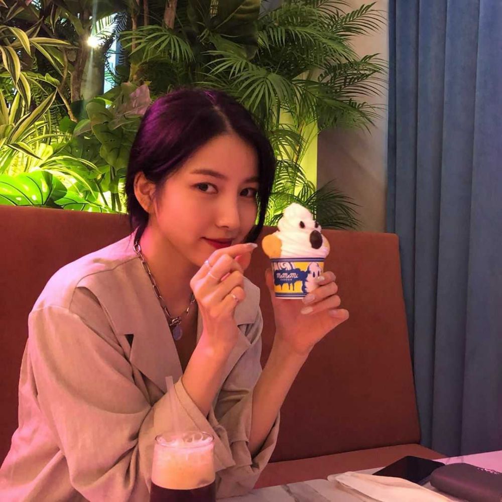 Ini 11 Potret Sowon GFriend yang Tampil dengan Gaya Casual