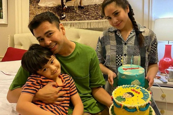 9 Potret Romantis Keluarga Kecil Raffi Ahmad dan Nagita, Kompak!