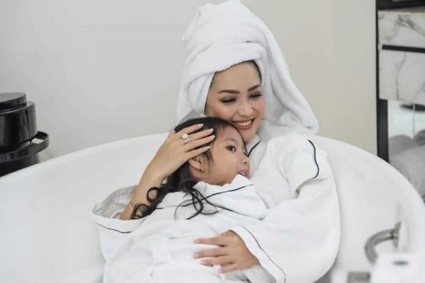 10 Momen Mantan Istri Suami Zaskia Gotik, Imel Putri Cahyani dan Anak