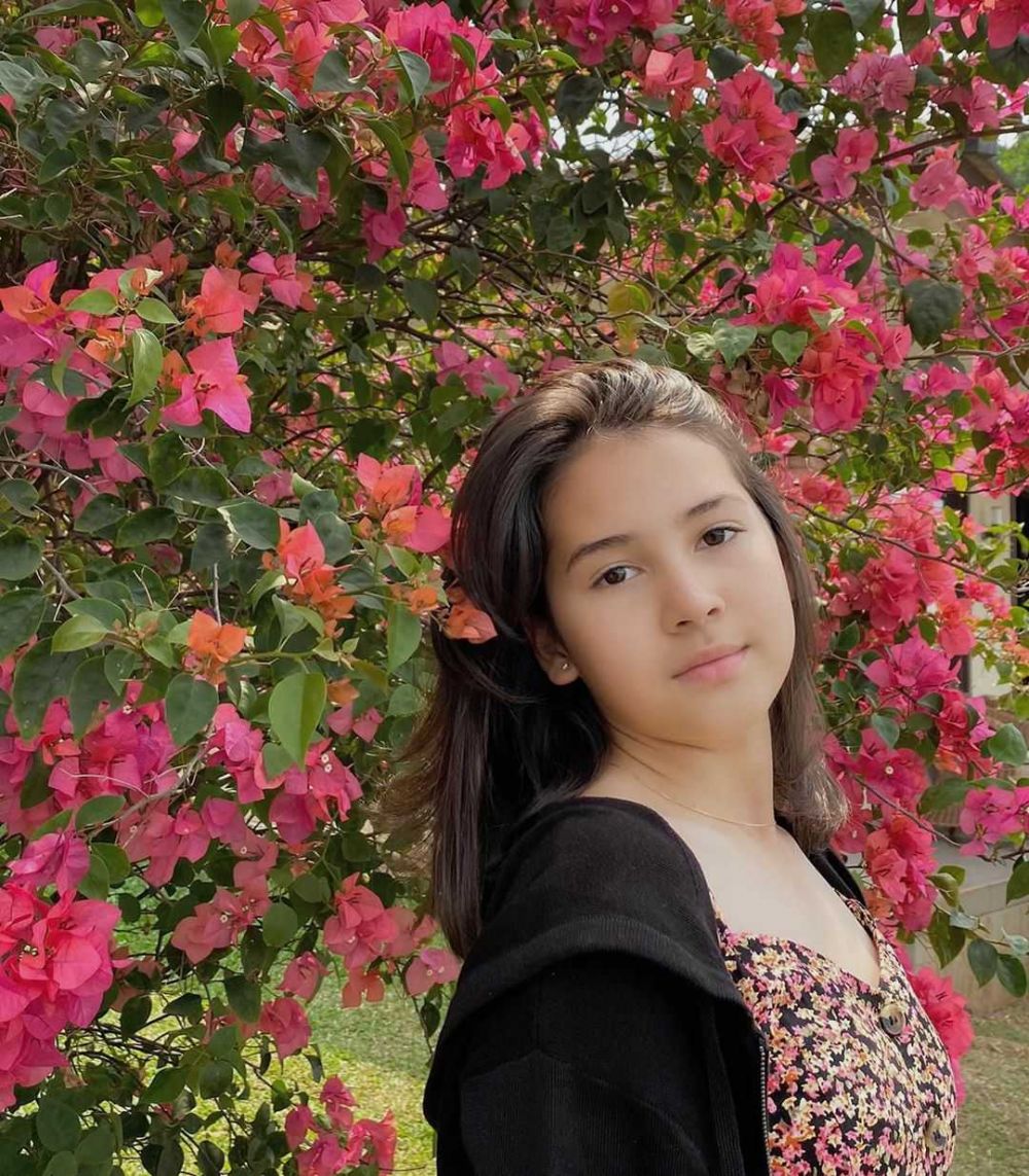 Gaya Makeup Minimalis Sandrinna Michelle, Pemain Dari Jendela SMP