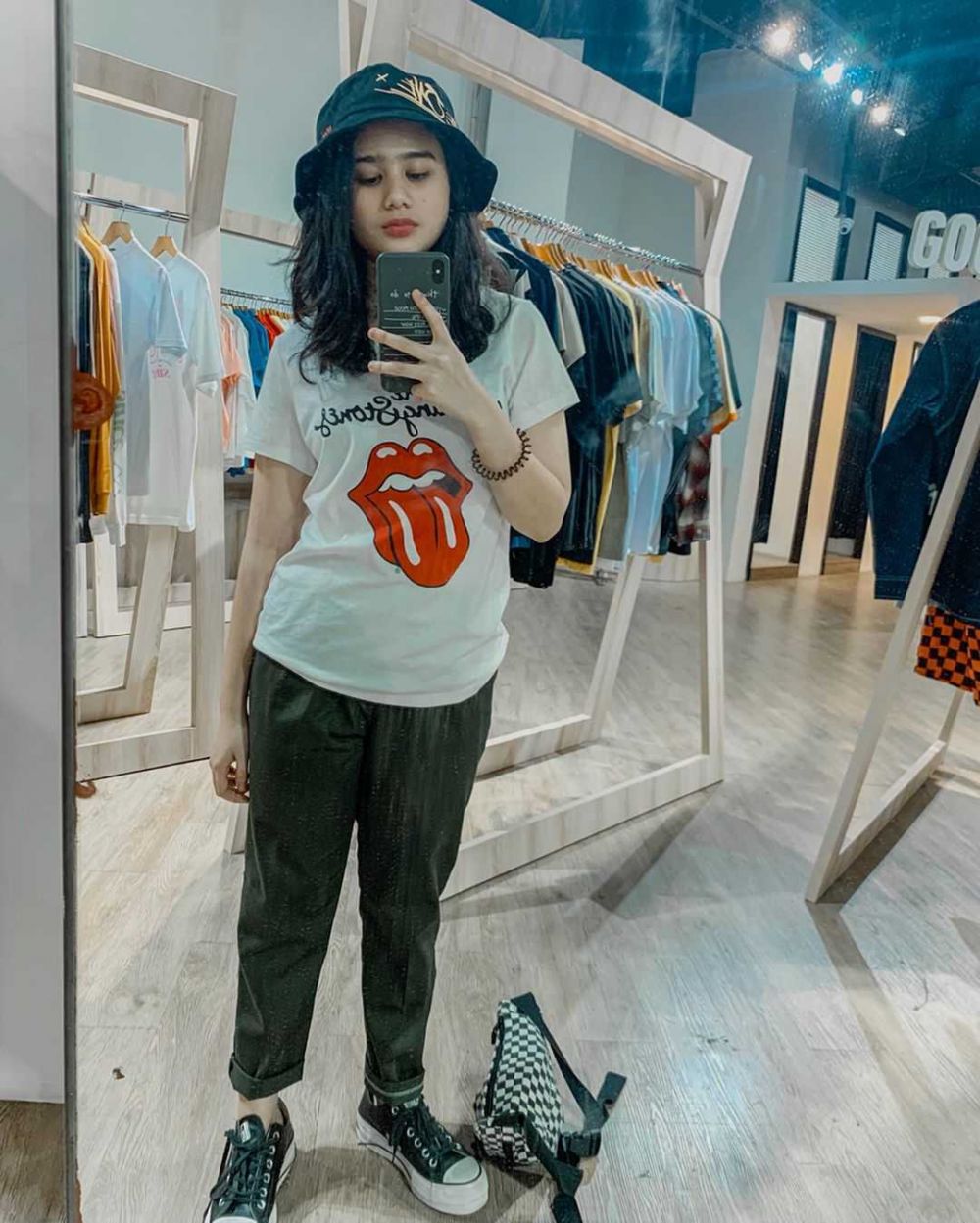 10 Inspirasi OOTD Pakai Topi ala Tissa Biani