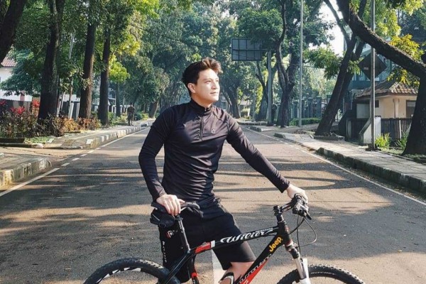10 Potret Jonathan Andriano, Pesinetron Kece yang Bikin Jatuh Hati
