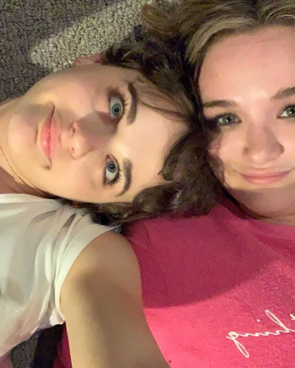 Sister Goals, 10 Hangatnya Kebersamaan Joey King Dan Hunter King