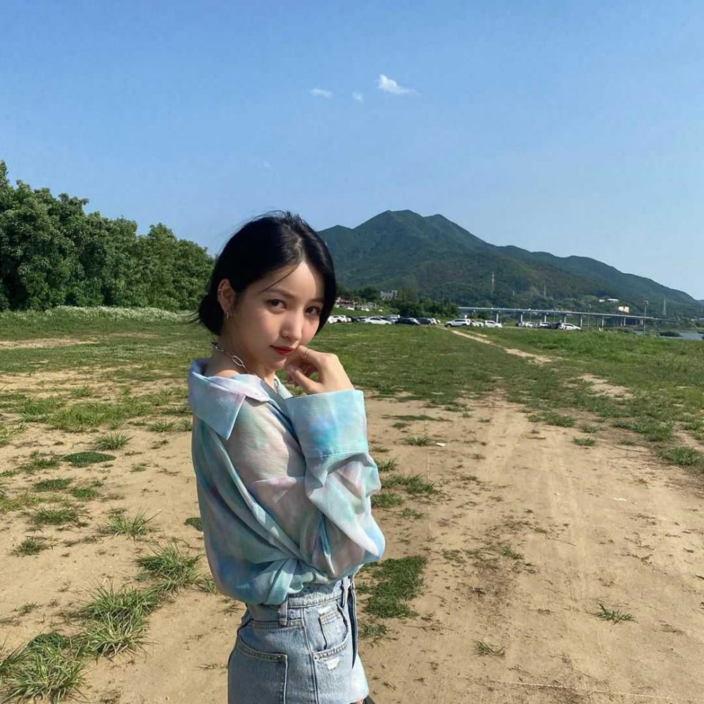 Ini 11 Potret Sowon GFriend yang Tampil dengan Gaya Casual