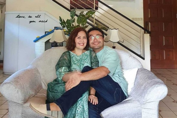 Bikin Baper Netizen, 10 Potret Mesra Cynthia Lamusu dan Surya Saputra