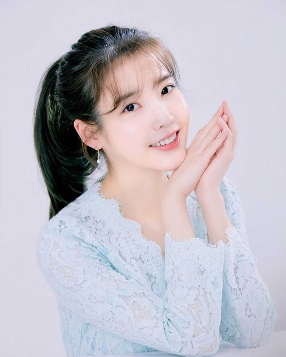 10 Pesona IU dengan Gaya Rambut High Ponytail, Anggun dan Memukau!