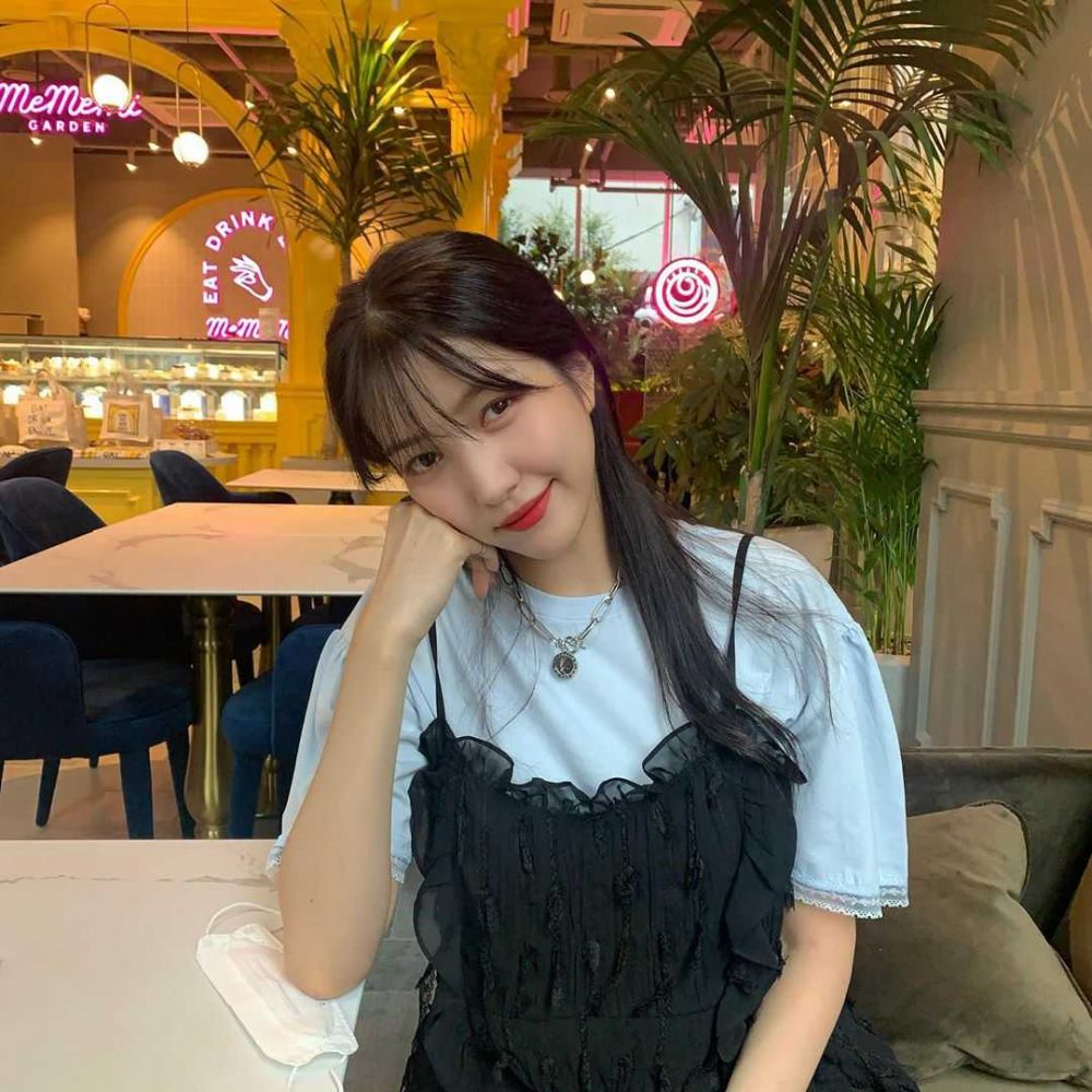 Ini 11 Potret Sowon GFriend yang Tampil dengan Gaya Casual