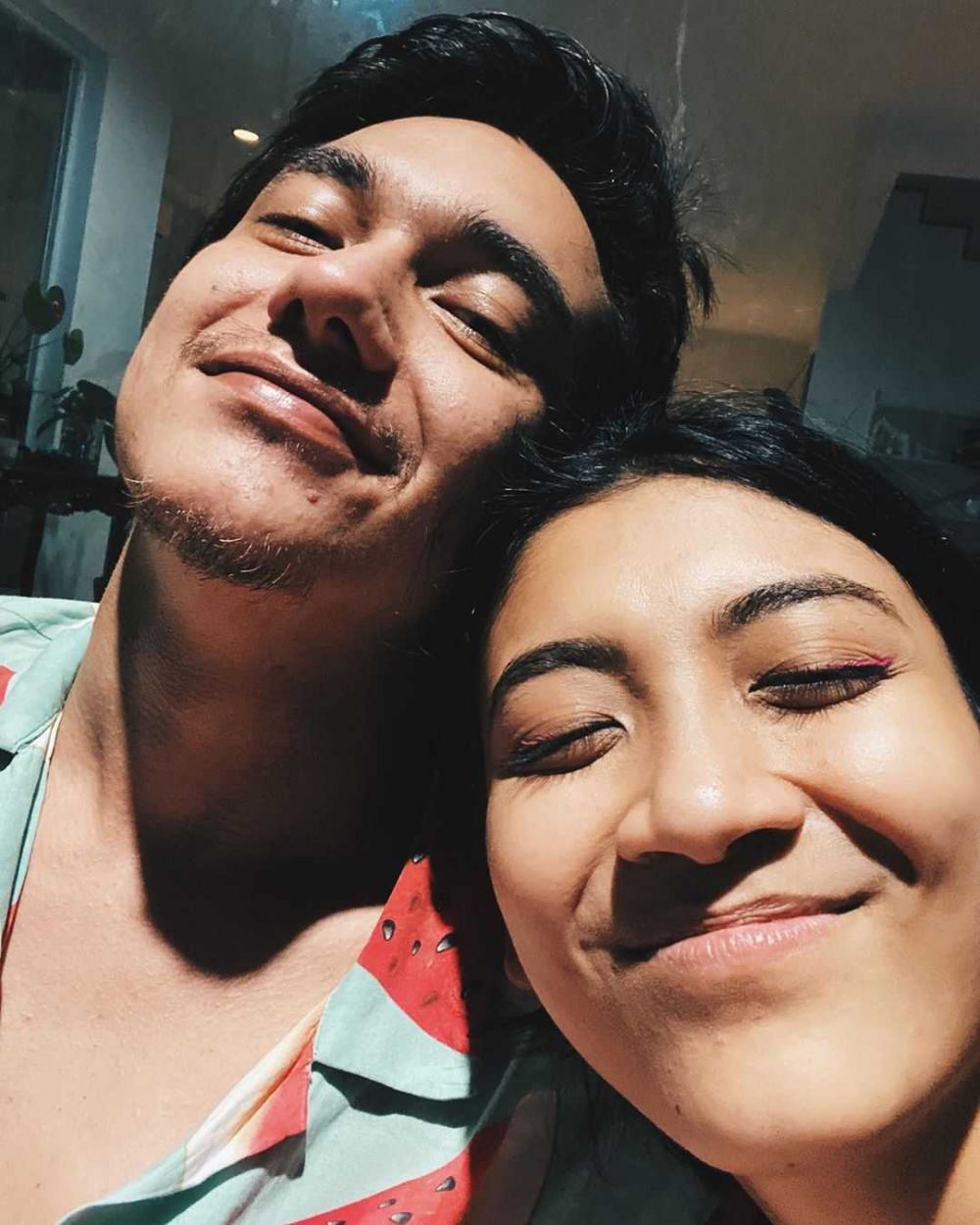 10 Potret Adipati Dolken Dan Pacar Yang Makin Uwu Gemas Abis