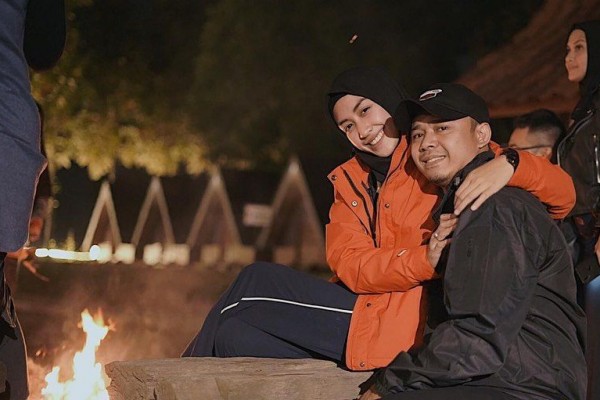Selalu Disakiti di FTV, 9 Momen Manis Icha Anisa dengan Suami