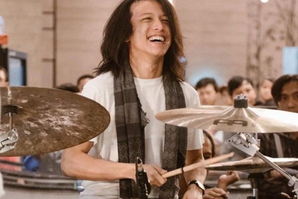 10 Potret Ray Prasetya, Drummer Bersuara Merdu yang Duet bareng BCL