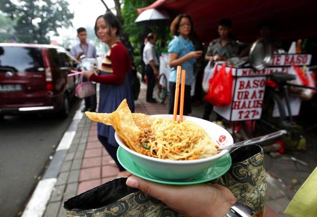 10 Mi Asia yang Terkenal Sebagai Street Food yang Lezatnya Menggoda