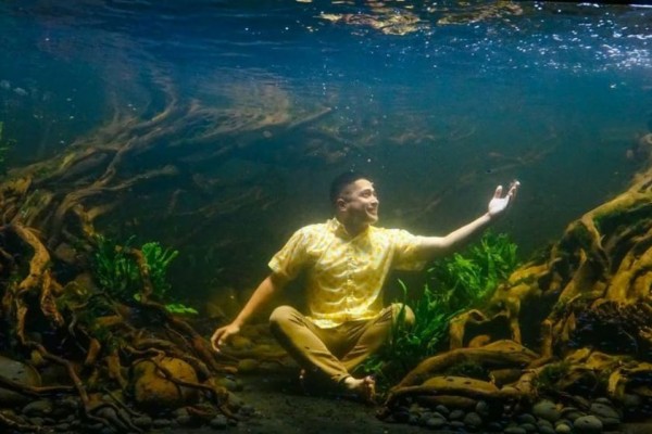 10 Momen Irfan Hakim Pemotretan di dalam Kolam Air, Unik Kosepnya!