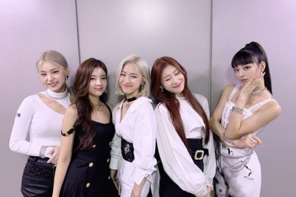10 Harga Outfit Harian ITZY, Ada yang Capai Jutaan Rupiah!