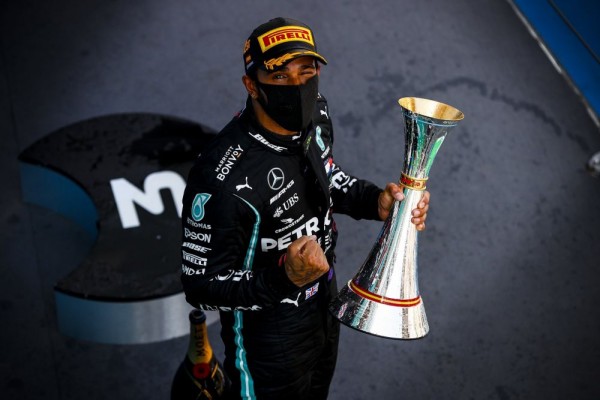 Raih Gelar Kesatria, Tahun 2020 Makin Sempurna bagi Lewis Hamilton