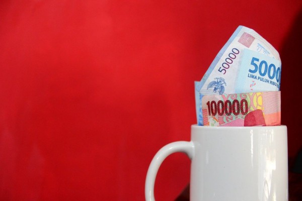 Segera Lunasi Utangmu, Tips Kelola Dana Bantuan Bagi Pekerja