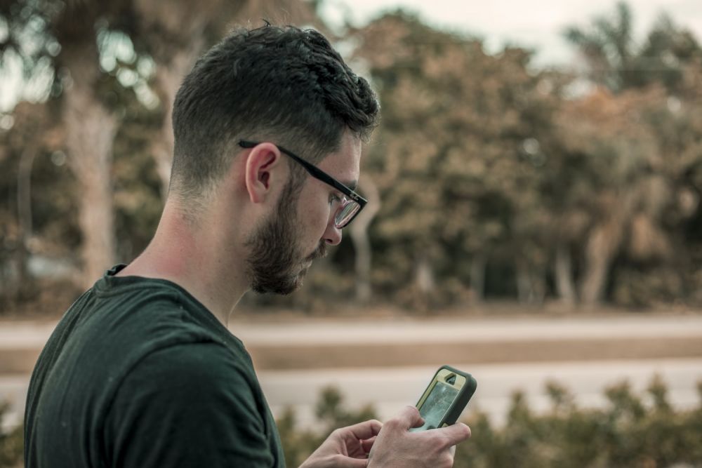 Suka Eksplor, 5 Zodiak Ini Hobi Pakai Dating App untuk Cari Pasangan