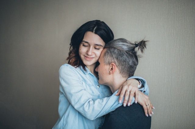 5 Alasan Pasangan Tega Ninggalin Kamu dan Memilih Selingkuhannya