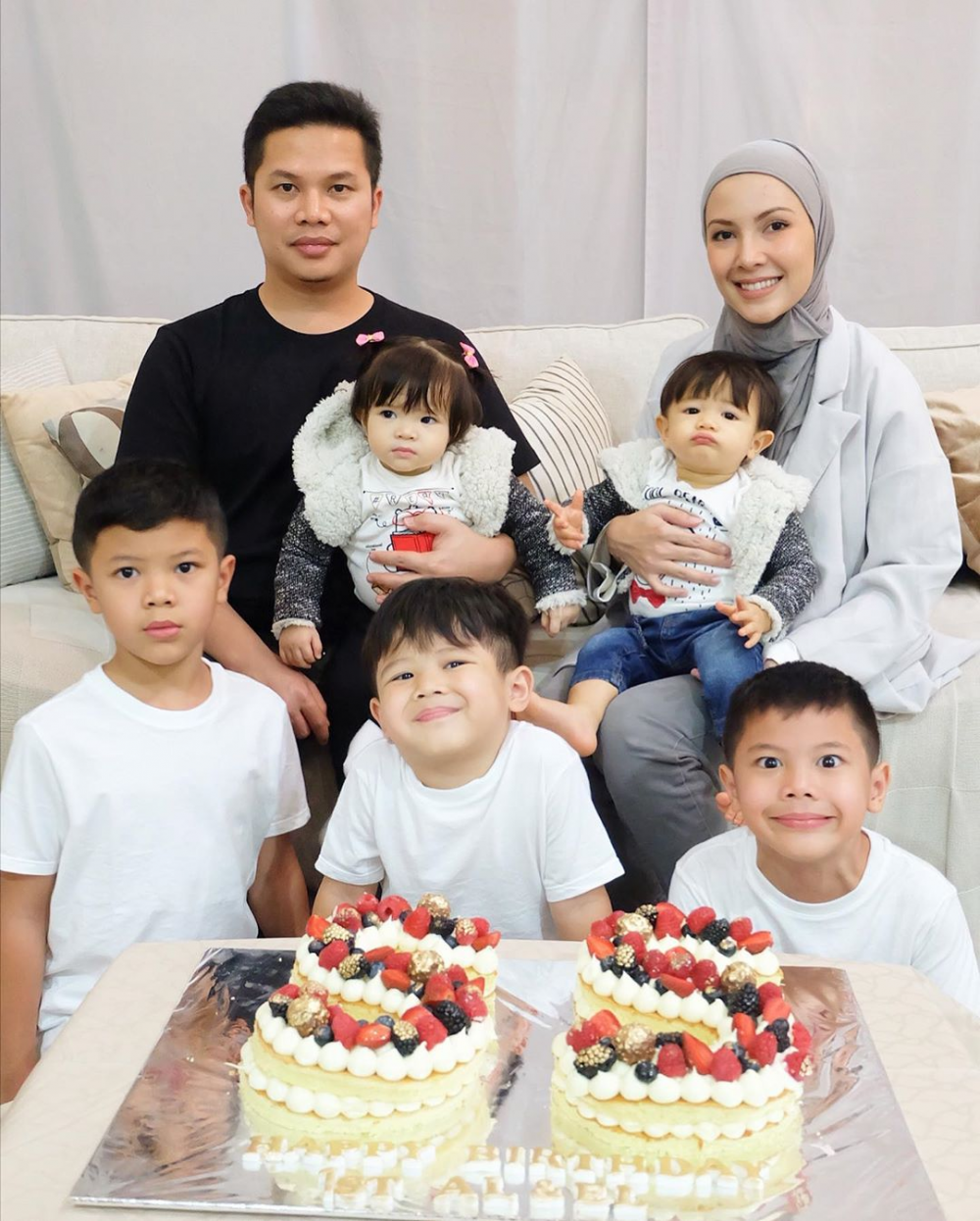 Harmonis, 10 Potret Kompak Keluarga Kecil Ratna Galih dengan 5 Anak