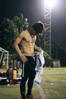Bikin Lesty Makin Terpesona, Ini 9 Potret Rizky Billar Saat Shirtless
