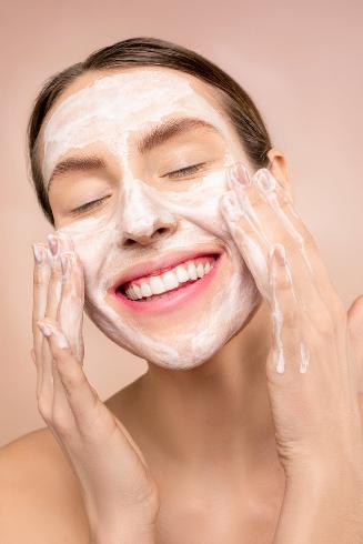 Tahapan Pakai Produk Skincare Berbeda, Ternyata Bisa Pakai Bersamaan