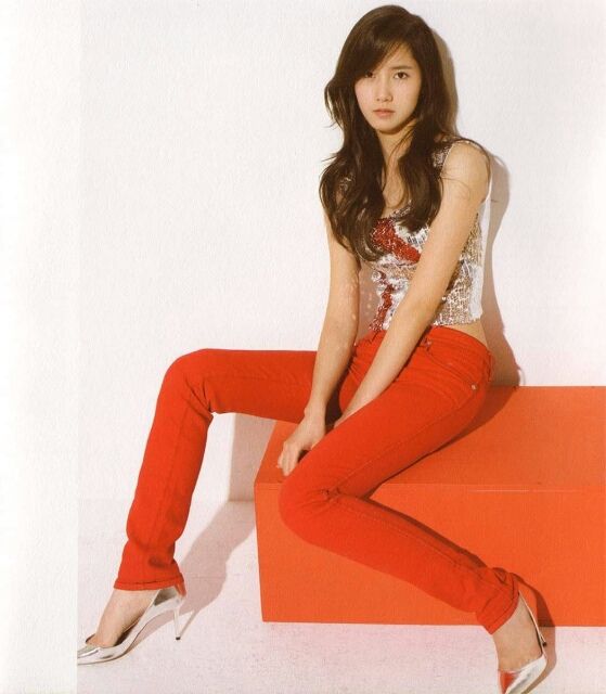 11 Foto Ini Bukti Julukan Visual Legendaris Pantas Buat Yoona SNSD