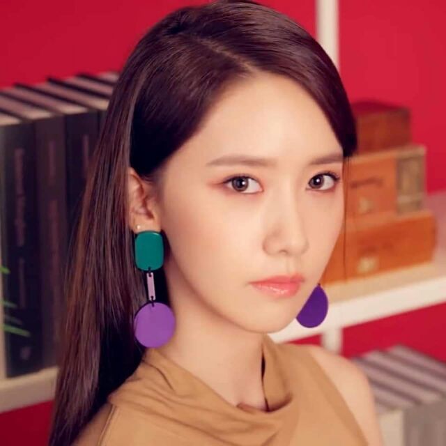 11 Foto Ini Bukti Julukan Visual Legendaris Pantas Buat Yoona SNSD