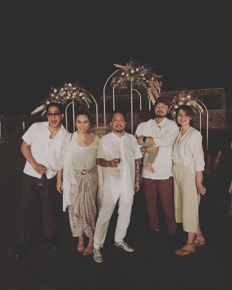 Ayah Kandung Menikah Lagi, 12 Artis Indonesia Punya Ibu Tiri