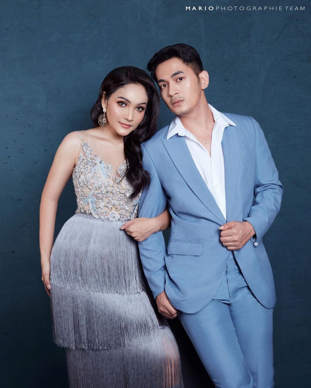 9 Gaya Pemotretan Ichal Muhammad dan Dafina Jamasir, Couple Goals!