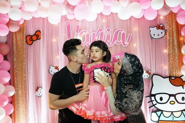 Kakak Penyayang, Ini 10 Momen Artis Rayakan Ulang Tahun Adiknya