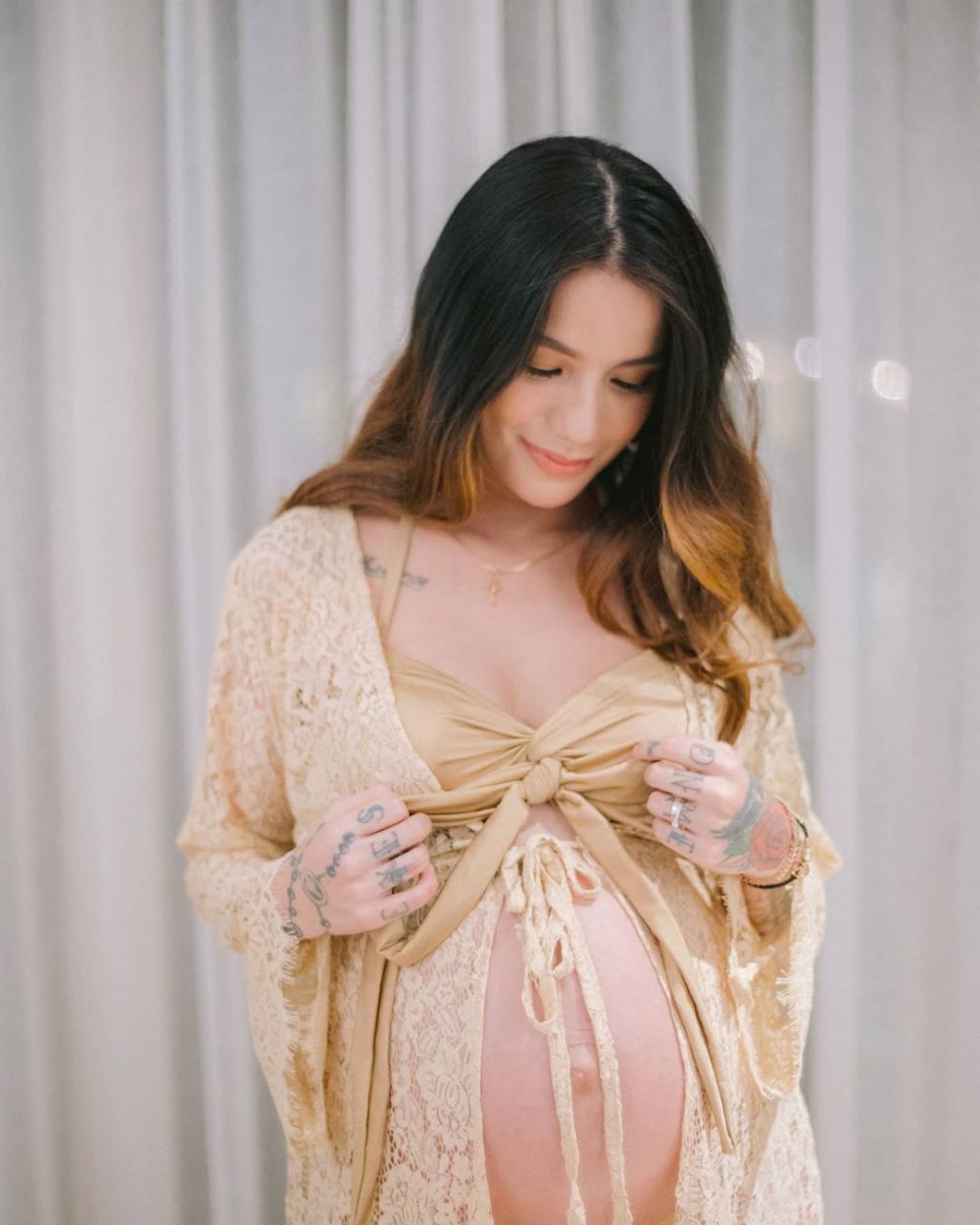 Elegan! 10 Maternity Shoot Sheila Marcia Berbagai Tema