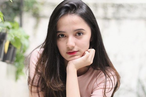 9 Potret Rhesma Anissa Selebgram Asal Bogor Yang Memesona