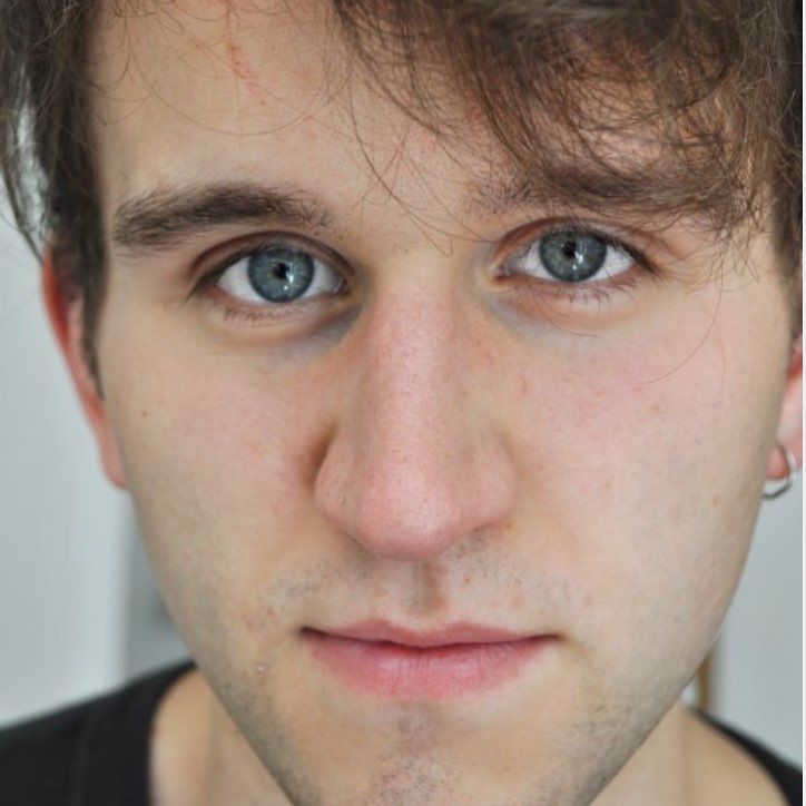 10 Potret Harry Melling Pemeran Dudley 'Harry Potter'