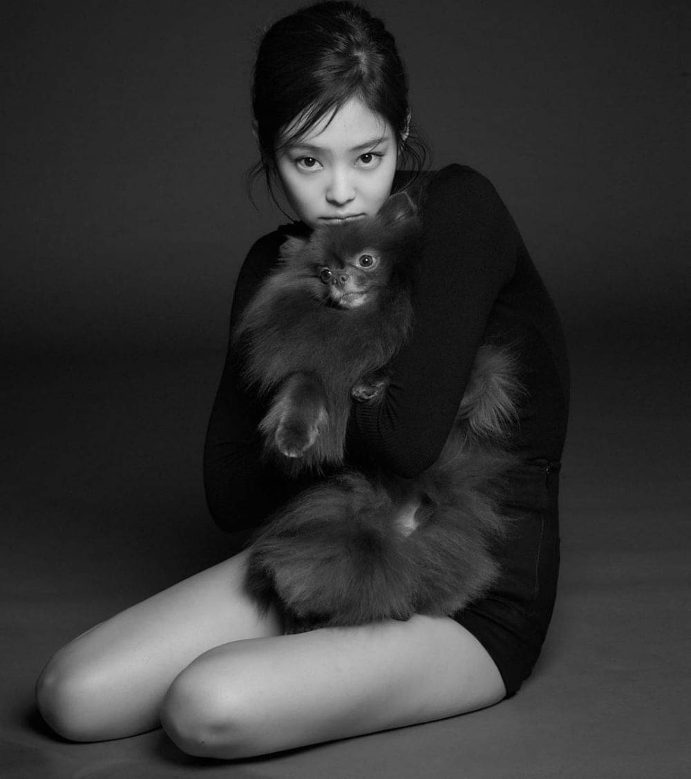 10 Pesona Jennie BLACKPINK Dalam Foto Hitam Putih, Stunning!