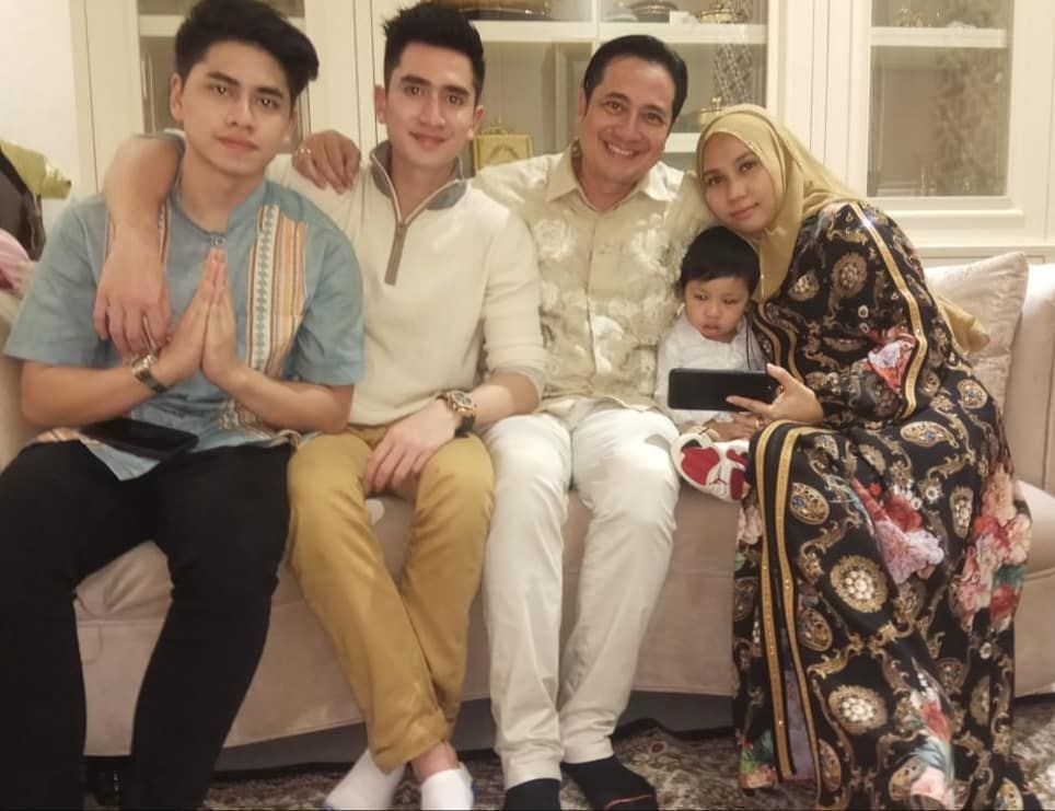 Ayah Kandung Menikah Lagi, 12 Artis Indonesia Punya Ibu Tiri
