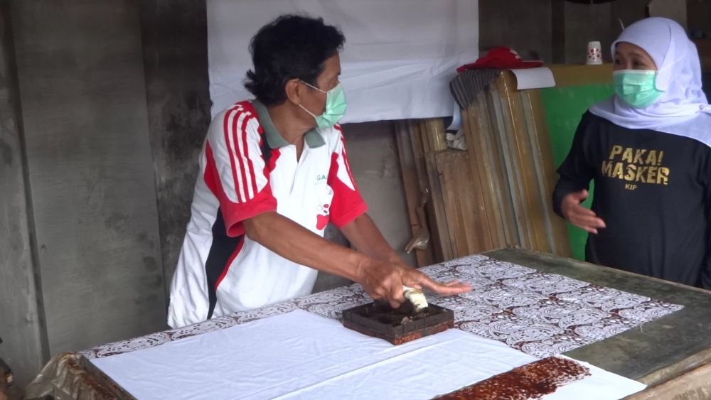 Khofifah Ajak Millennial dan Gen Z Promosikan Batik Jatim