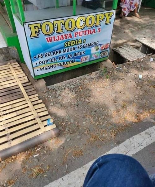 Kocak, 10 Tulisan Tempat Usaha Ini Bikin Pembeli Mikir Keras