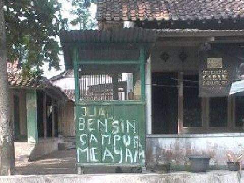 Kocak, 10 Tulisan Tempat Usaha Ini Bikin Pembeli Mikir Keras