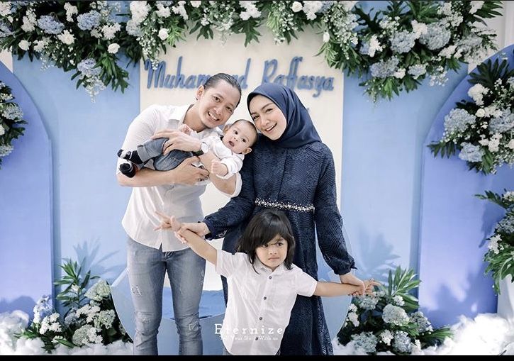 Sempat Tertunda, 10 Momen Aqiqah Anak Kedua Melody Prima Dan Tommy