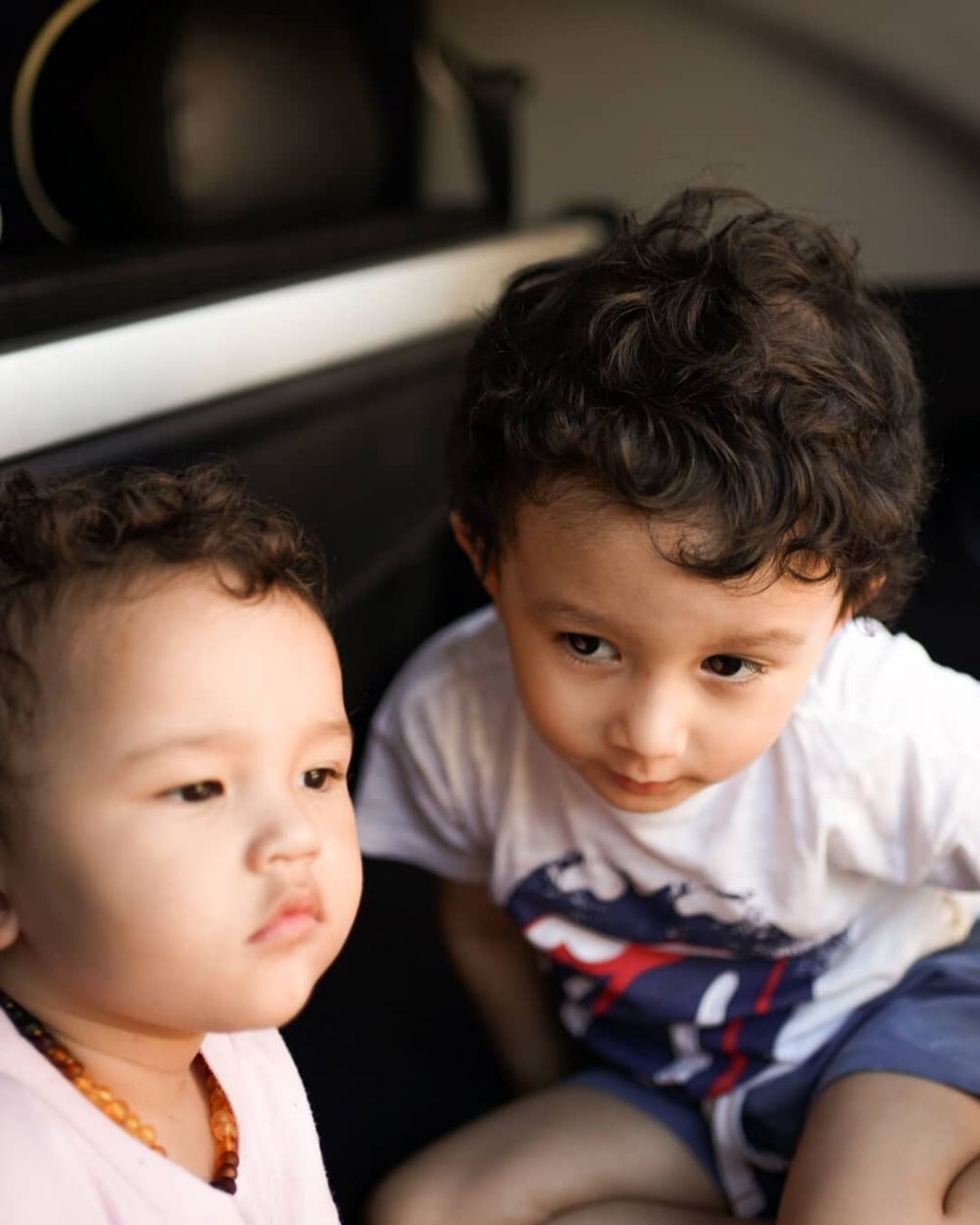 Sibling Goals! 9 Potret James dan Rose, Buah Hati Dahlia Poland