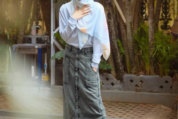 9 Inspirasi OOTD Hijab Kece ala Alyssa Soebandono, Tampil Mirip ABG!