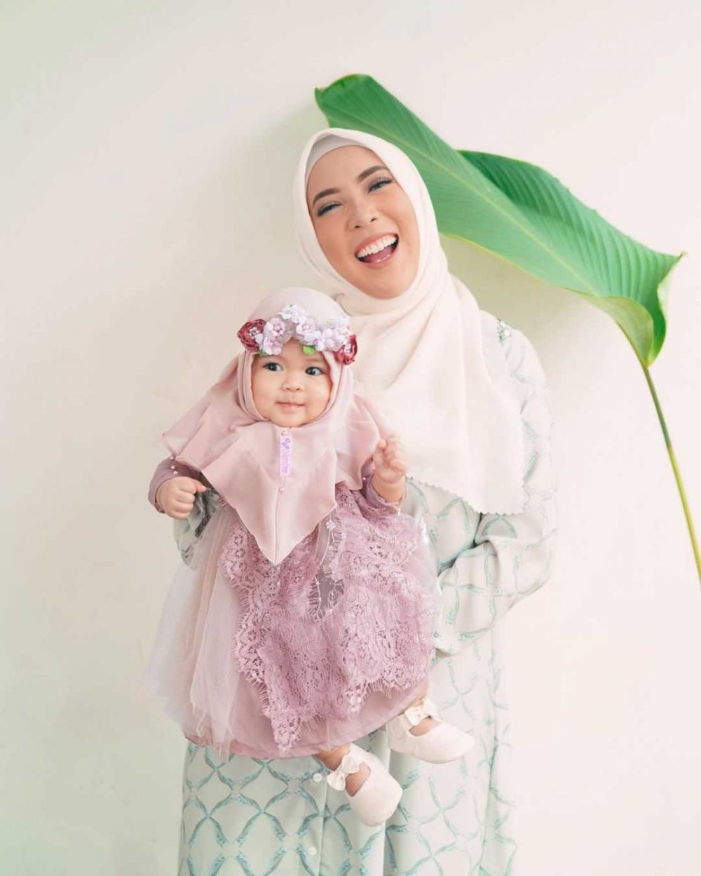 Ikuti Ajaran Islam, 10 Presenter Tenar Indonesia Ini Dikenal Alim