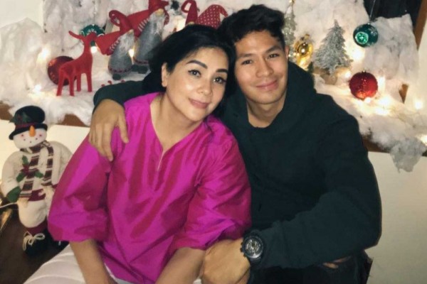 Jarang Disorot, 10 Potret Manis Fero Walandouw dengan Sang Mama