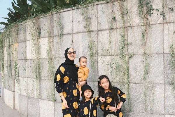 10 Potret Kebersamaan Fanny Fabriana dan Ketiga Anaknya, Selalu Ceria!