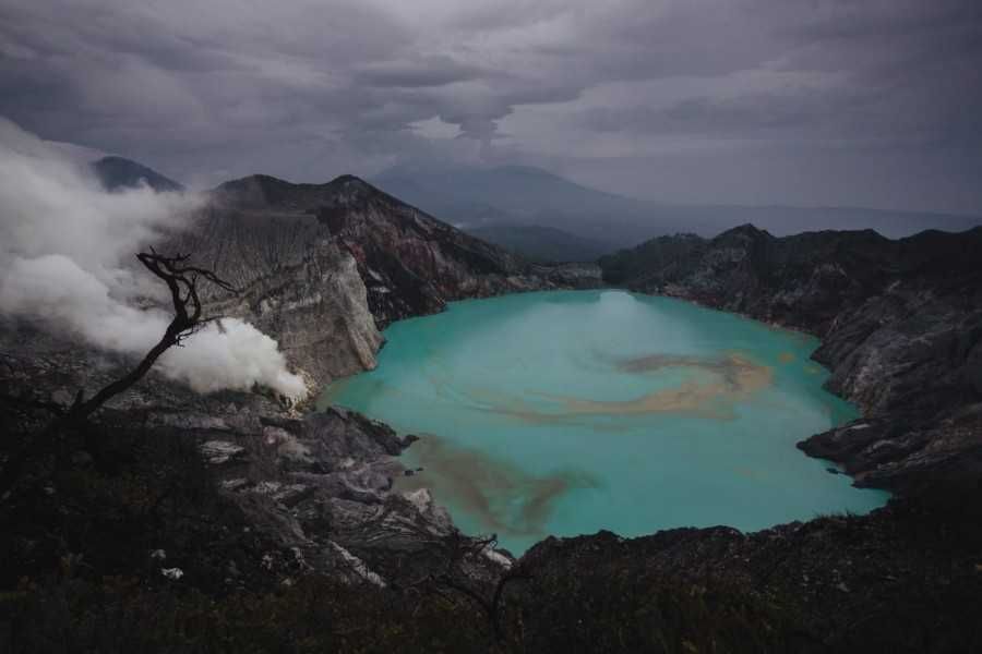 Sejarah Erupsi Gas Gunung Ijen, Tsunami Kawah Setinggi 3 Meter