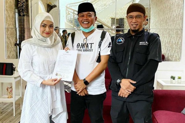 6 Artis Indonesia Dikabarkan Pindah Agama di Tahun 2020