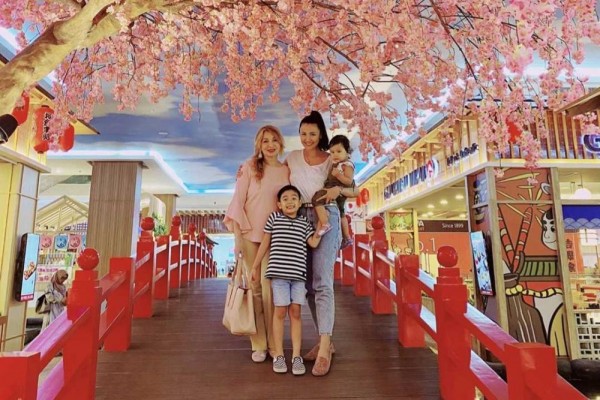 10 Potret Kedekatan Ryshaka & Sea, Anak Sharena Delon dengan Neneknya