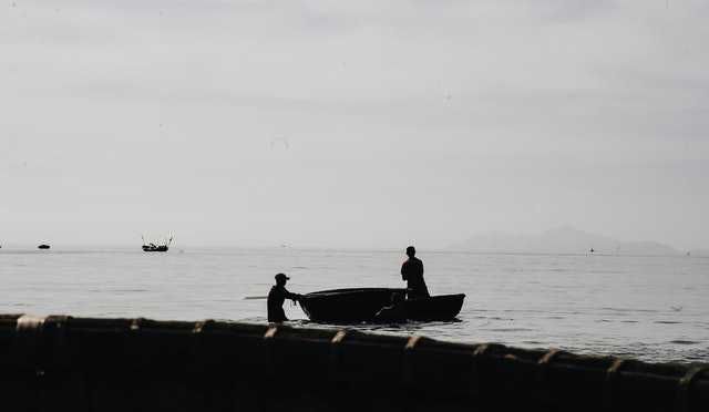 Perahu Pecah! Kisah Dramatis Nelayan Jepara Selamat Karena Termos