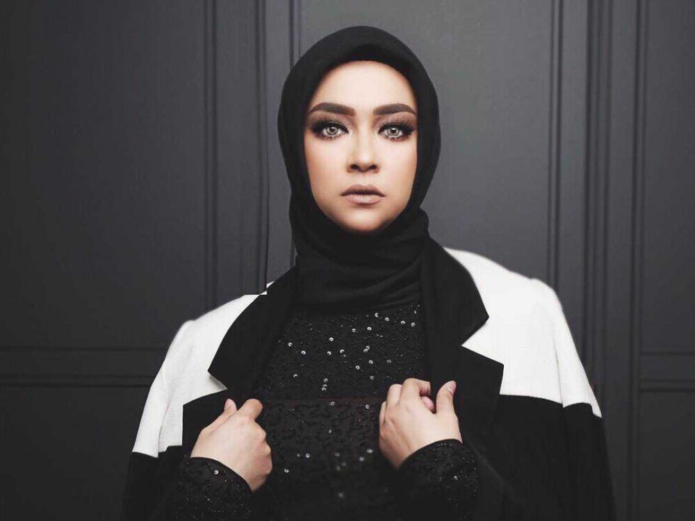 Viral hijab hitam