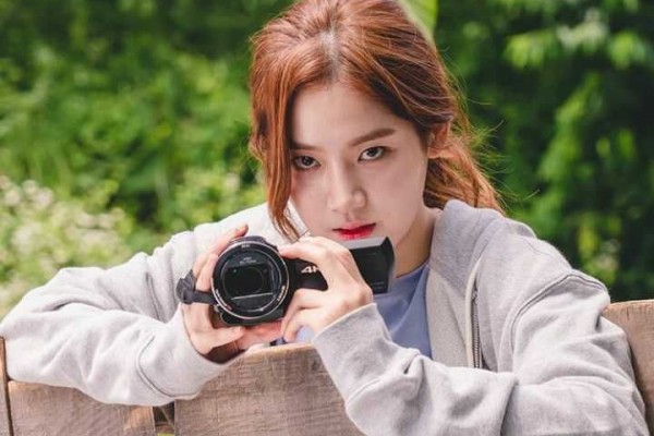 10 Potret Park Joo Hyun Jadi Rekan Zombie di KDrama 'Zombie Detective'